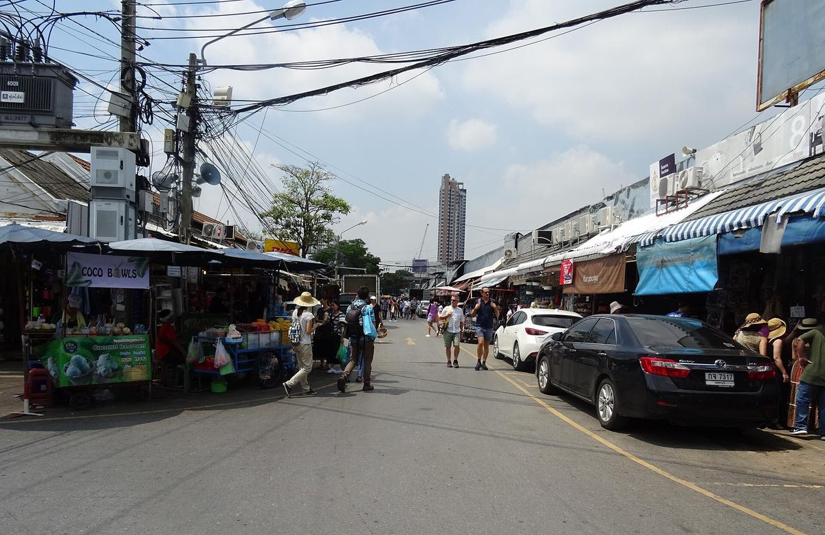 marché Chatuchak Bangkok allées