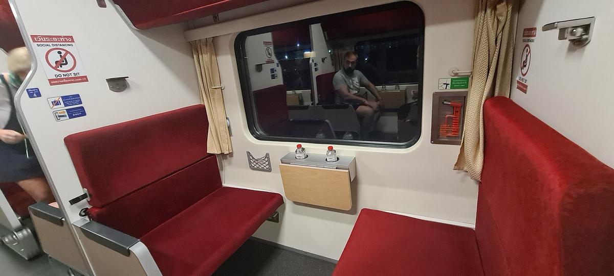 gare Bangkok train